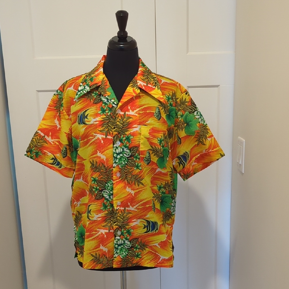 Vintage 1960s Hawaiian Button Up Mens Size Medium Shirt
